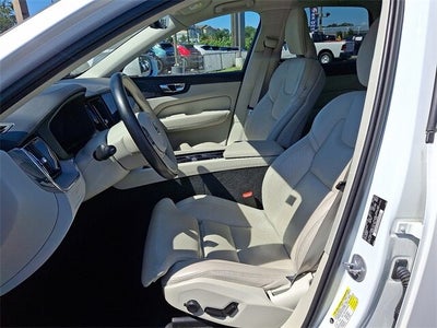 2023 Volvo XC60 B6 Ultimate Bright Theme