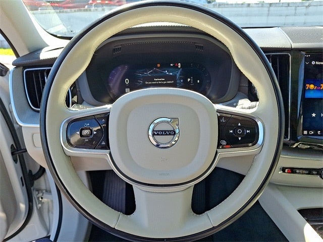 2023 Volvo XC60 B6 Ultimate Bright Theme