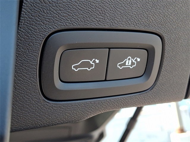 2023 Volvo XC60 B6 Ultimate Bright Theme