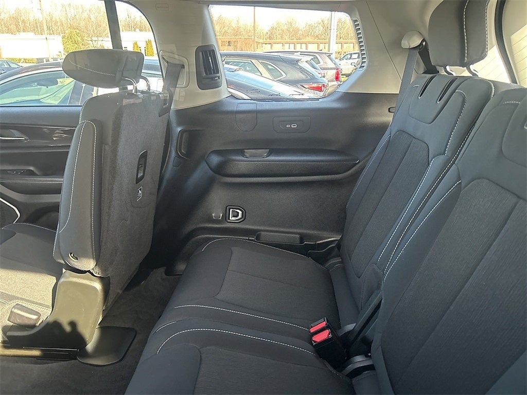 2022 Jeep Grand Cherokee L Laredo 4x4