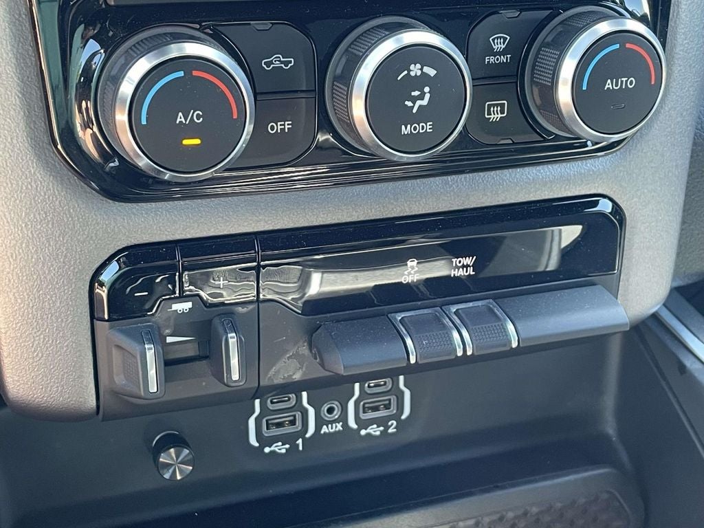 2022 RAM 1500 Big Horn Crew Cab 4x2 5'7' Box