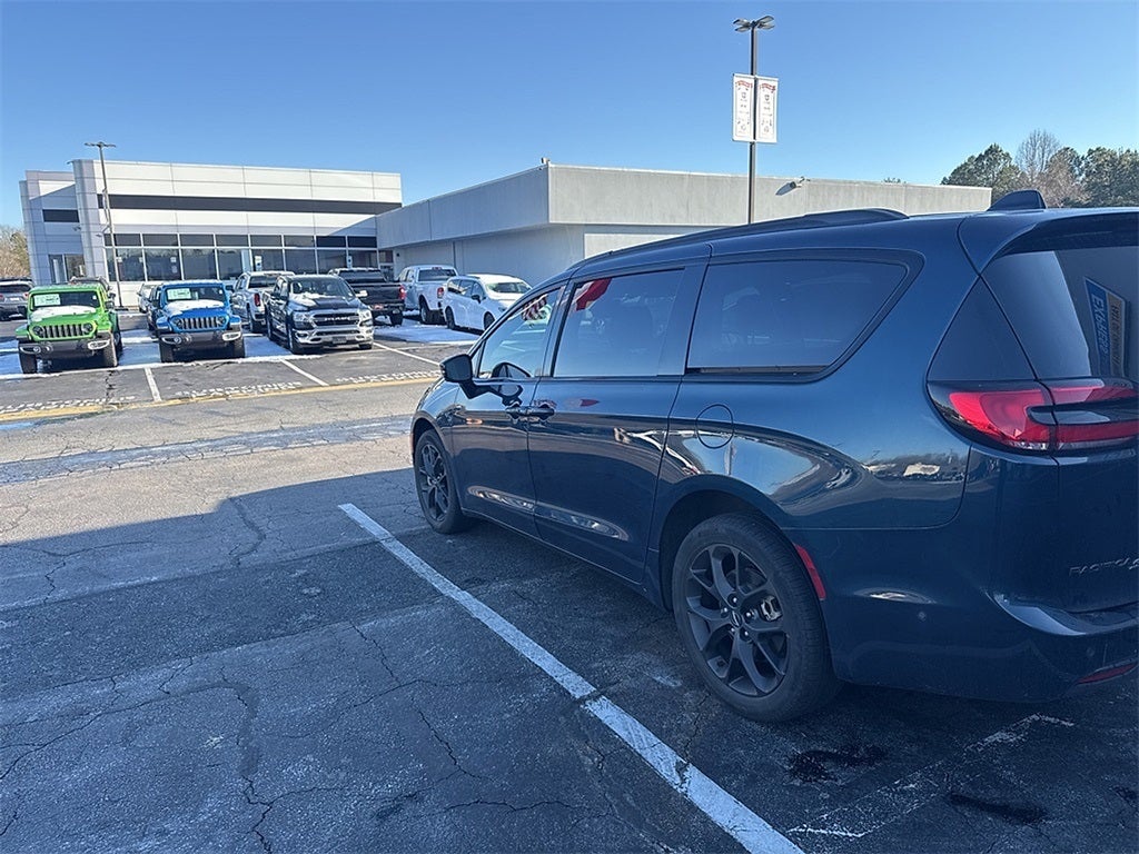 2023 Chrysler Pacifica Limited AWD