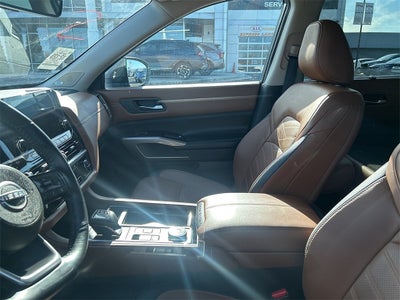 2023 Nissan Pathfinder Platinum