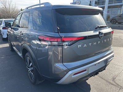2023 Nissan Pathfinder Platinum