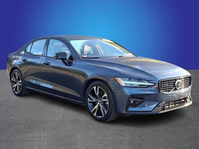 2024 Volvo S60 B5 Plus Dark Theme