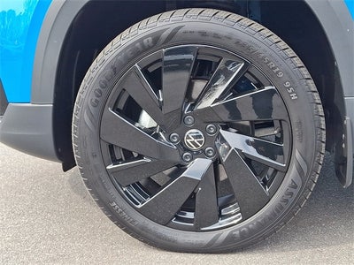 2024 Volkswagen Taos 1.5T SE Black