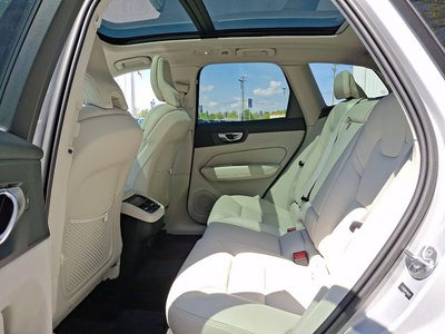 2023 Volvo XC60 B6 Ultimate Dark Theme