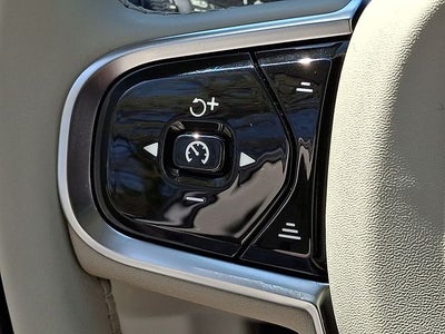 2023 Volvo XC60 B6 Ultimate Dark Theme