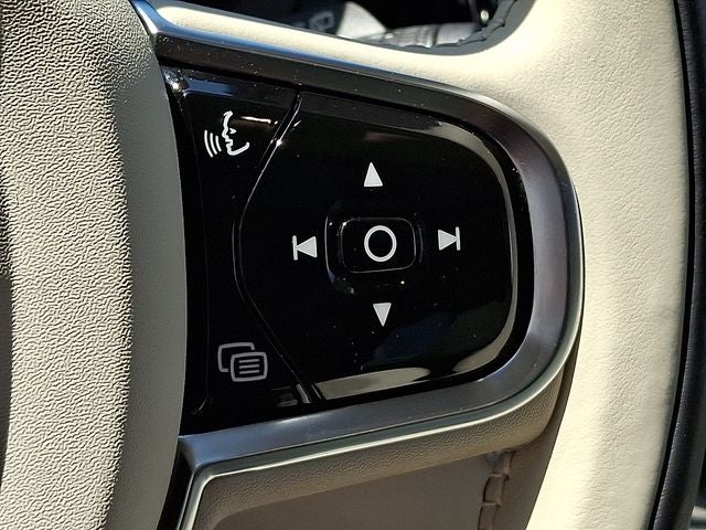 2023 Volvo XC60 B6 Ultimate Dark Theme