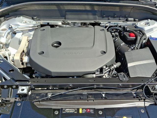 2023 Volvo XC60 B6 Ultimate Dark Theme