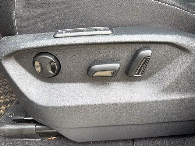 2025 Volkswagen Atlas Cross Sport 2.0T SEL R-Line Black