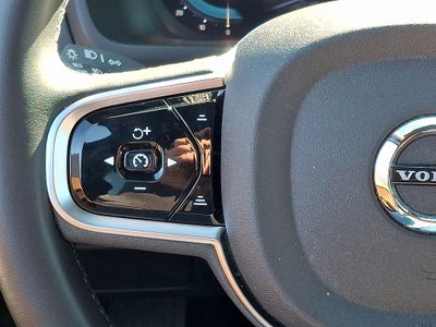 2025 Volvo XC90 B5 Plus