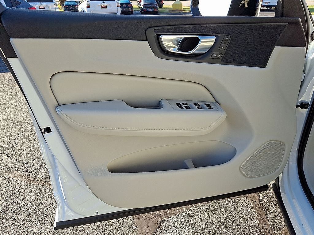 2025 Volvo XC60 B5 Core