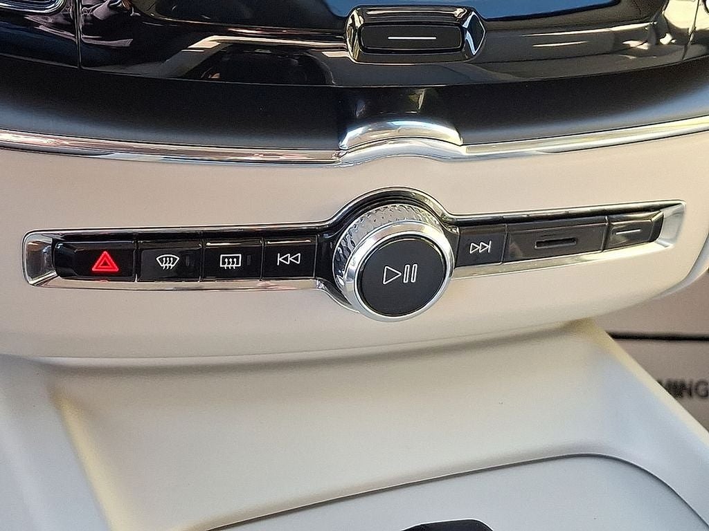 2025 Volvo XC60 B5 Core