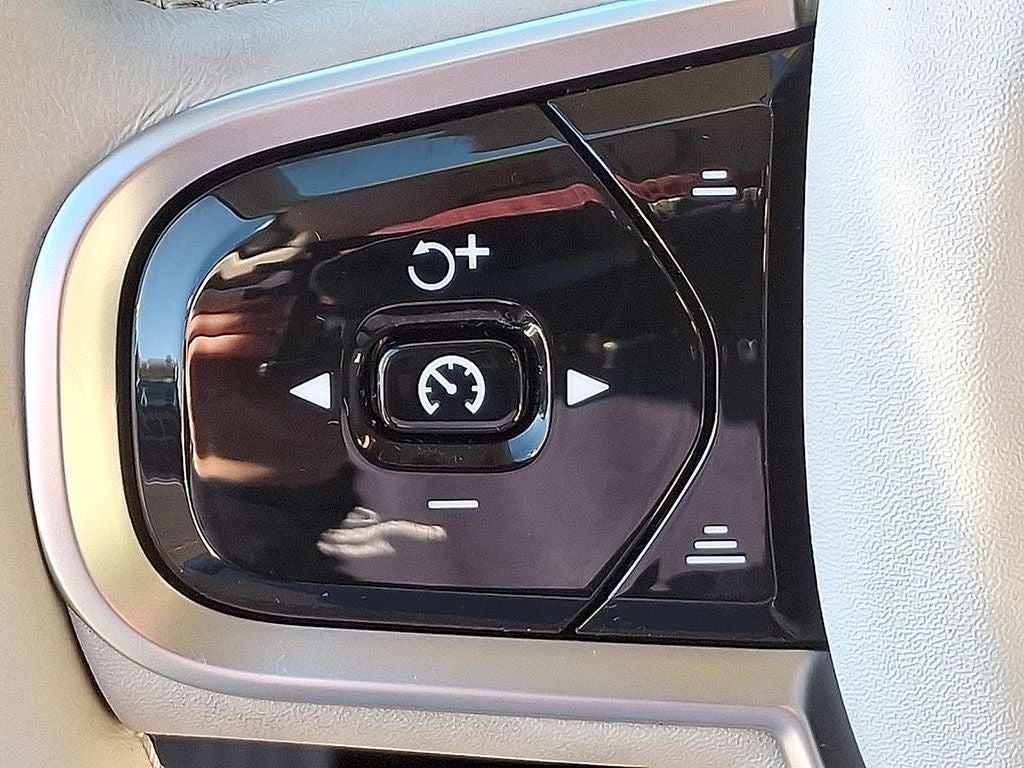 2025 Volvo XC60 B5 Core