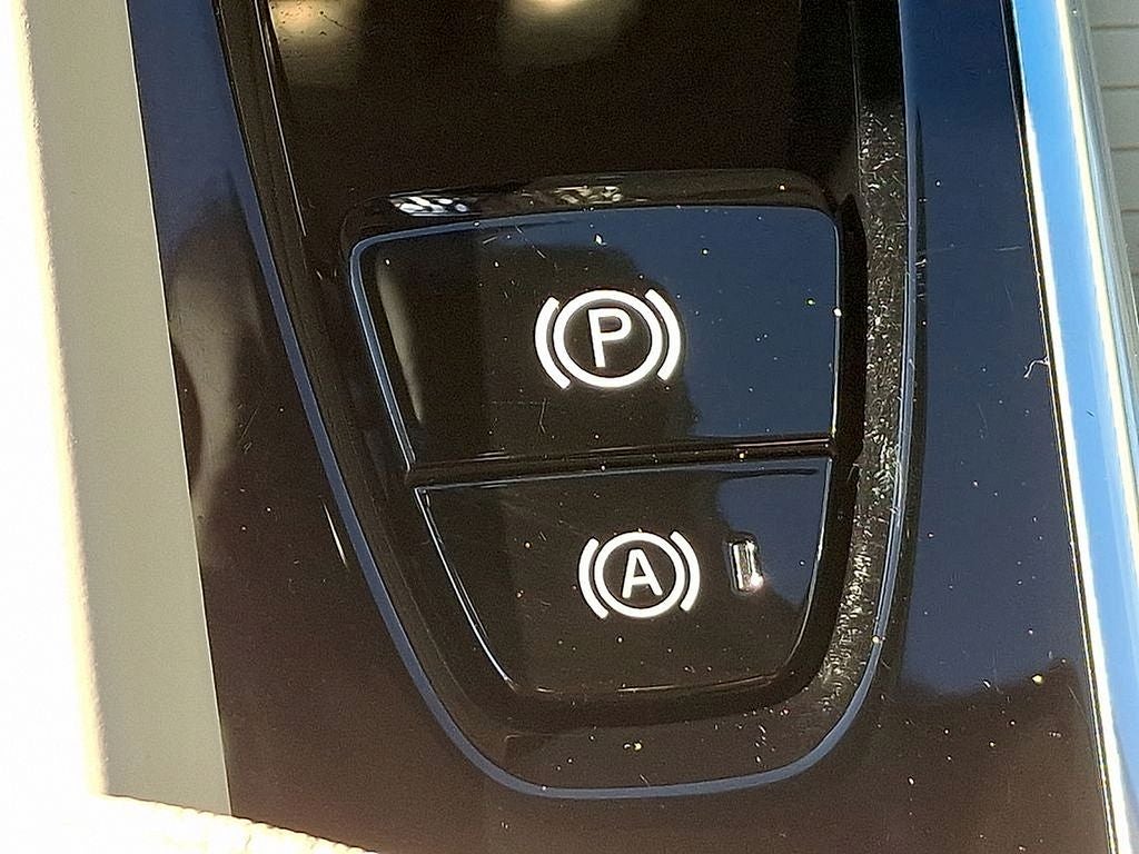 2025 Volvo XC60 B5 Core