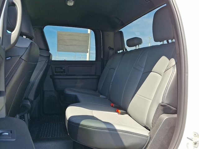 2023 RAM 3500 Tradesman Crew Cab 4x4 6'4' Box